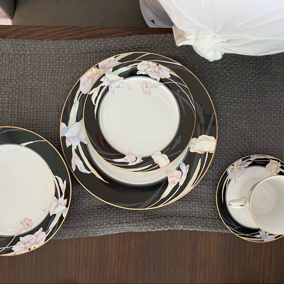 Mikasa Charisma Black Fine China  Settings for 6 - Picture 1 of 2